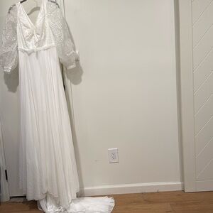 Mgiacy Wedding Dress  size medium  stunning